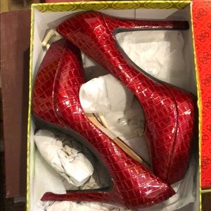 NWT Gianni Bini Red Stilettos size 10